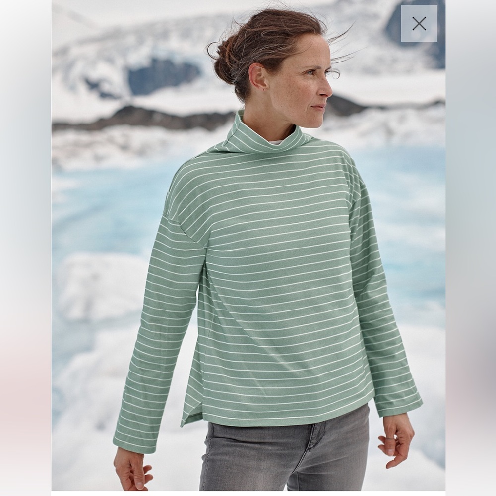 NWT. Garnet Hill Vintage Knit Turtleneck. Size Small.